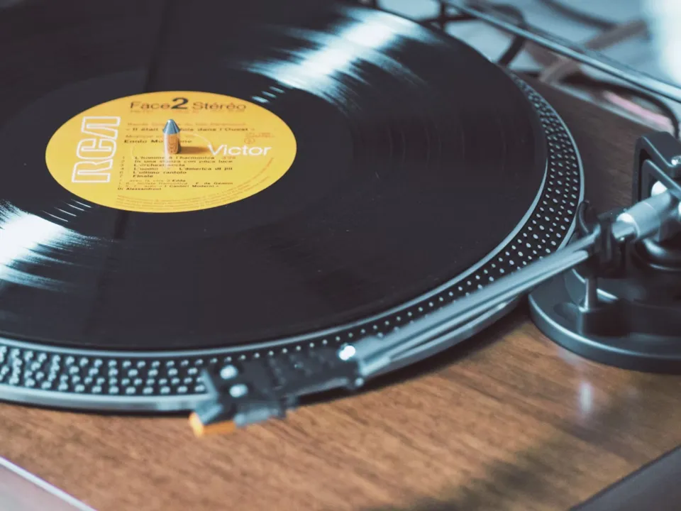 DJ 