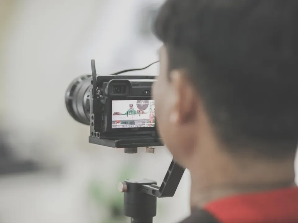 DELPHINE GIRARDON RÉALISATION - VIDÉO