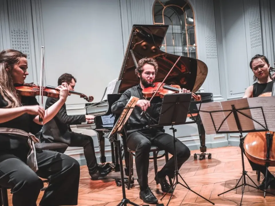 ENSEMBLE LES DISSONANCES