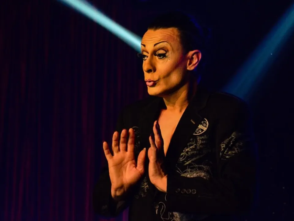 DRENA SHOW TRANSFORMISTE