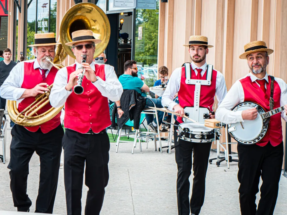DIXIELAND PARADE