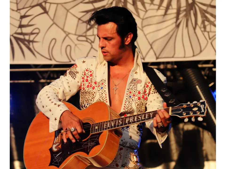 SOSIE ELVIS by Mel Bouvey