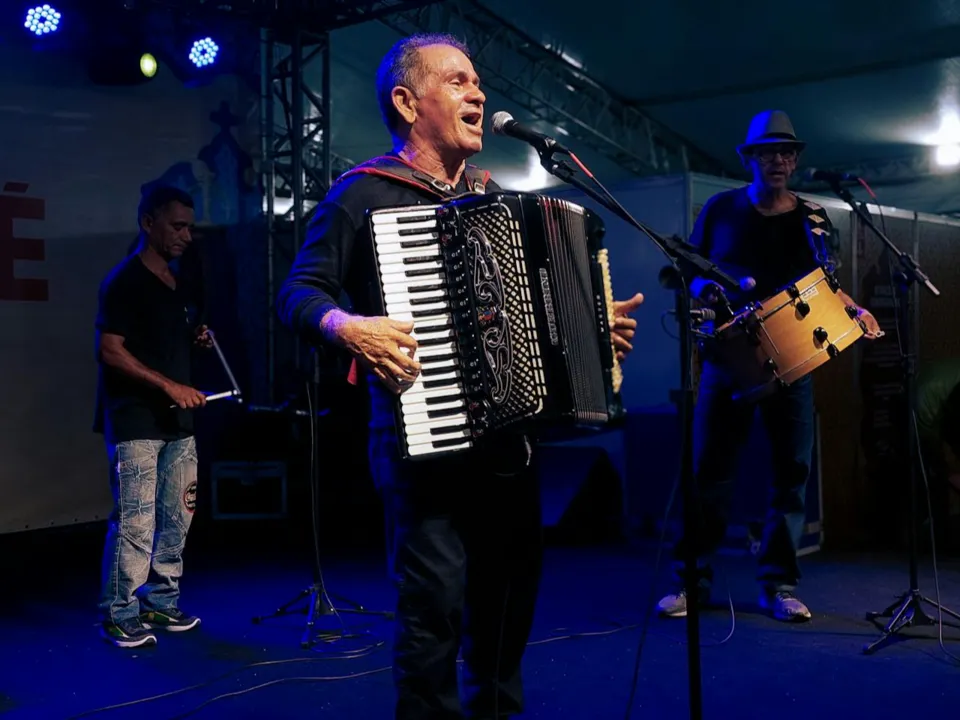 BRETELLES ET CHANSONS