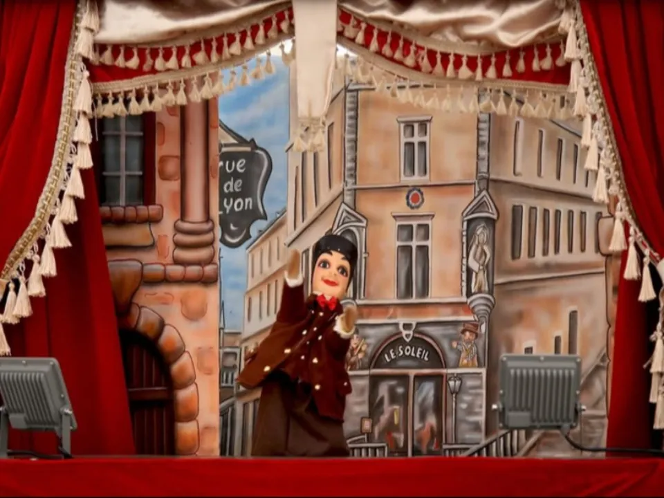 L'UNIVERS DES MARIONNETTES
