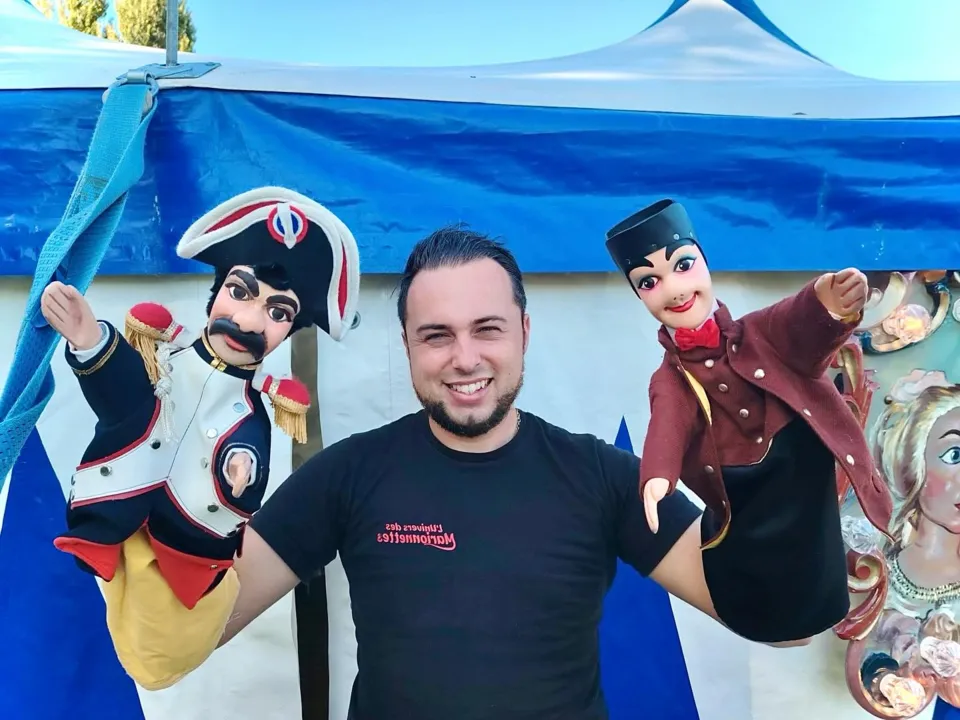 L'UNIVERS DES MARIONNETTES