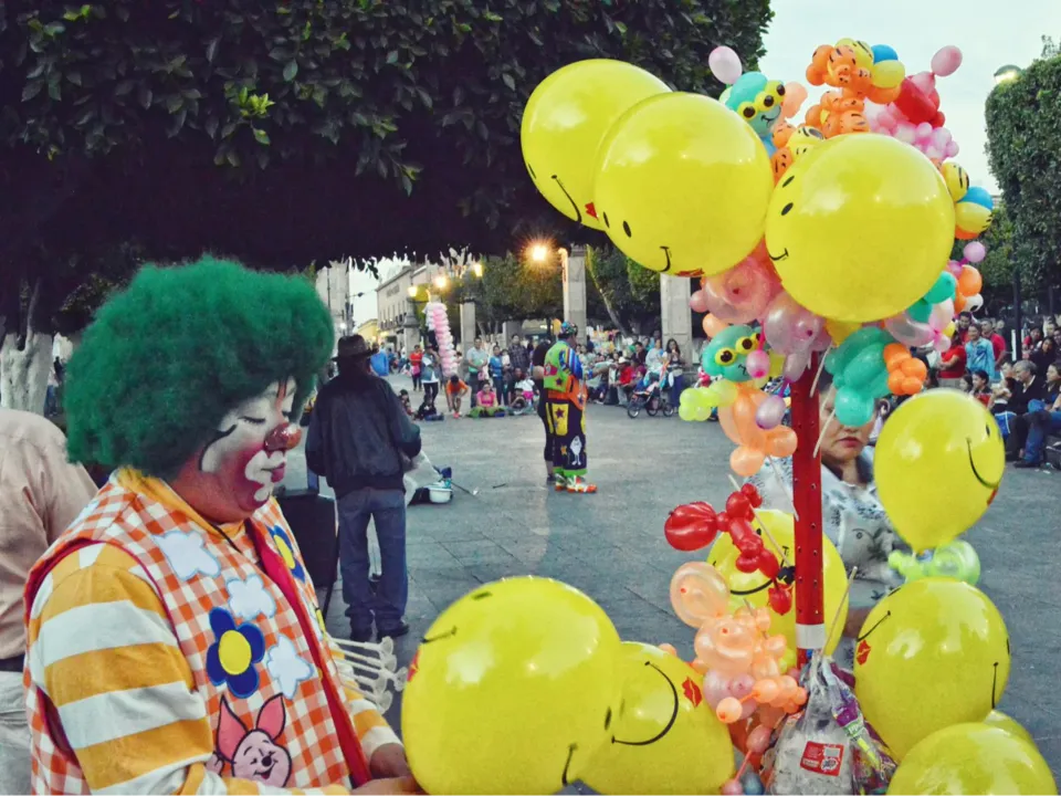 LES CLOWNS DES QUATRE CHEMINS