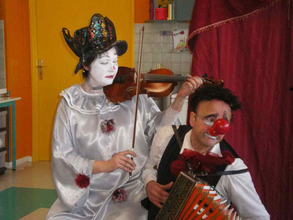 LES CLOWNS DES QUATRE CHEMINS