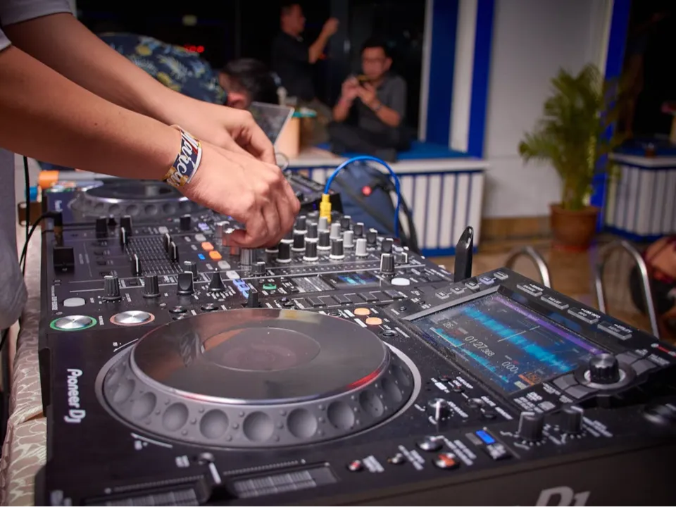 DJ SCRATCH