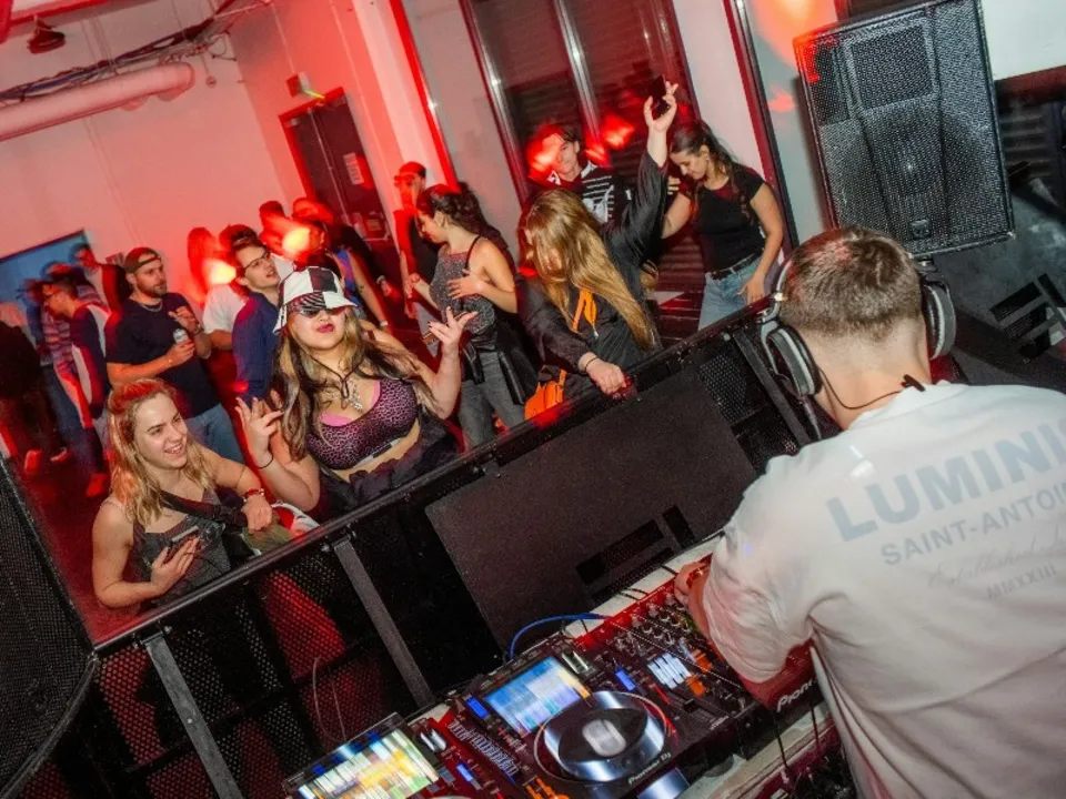 THE SOUND DJ