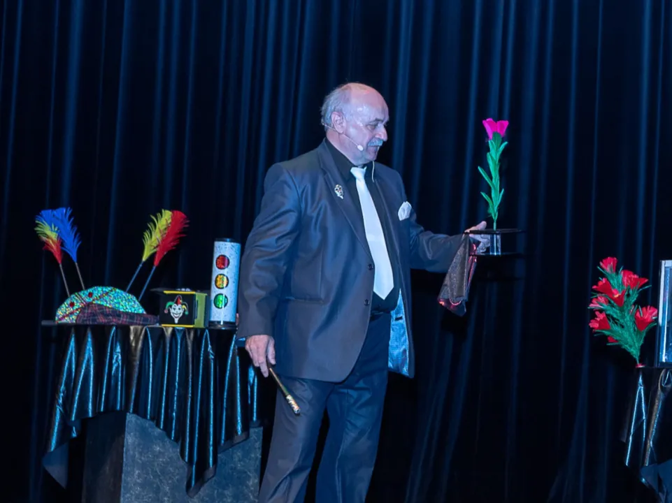 Patrice CARADO Magicien