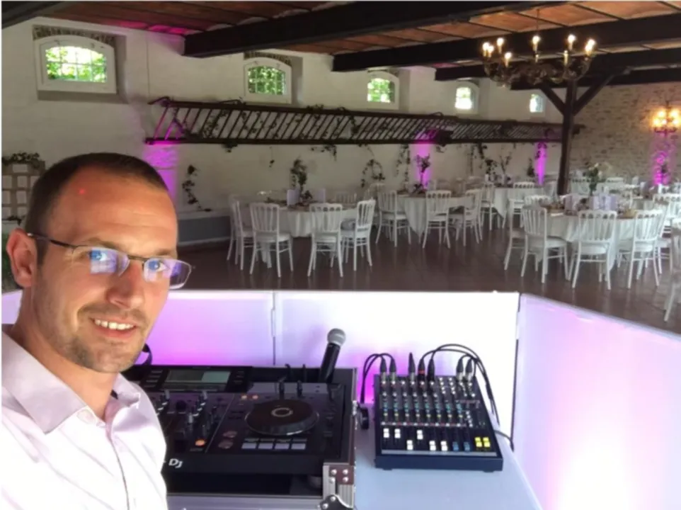 CONT@CT DJ