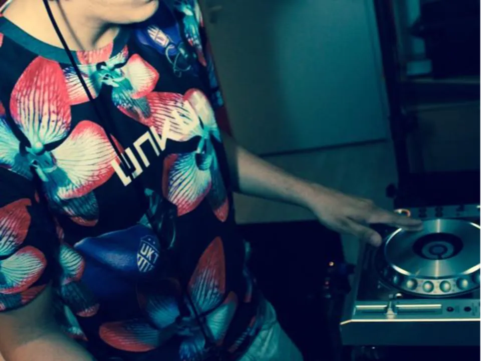 DJ MIKA