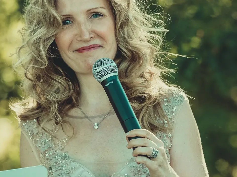 ARIANE DOUGUET, CHANTEUSE LYRIQUE