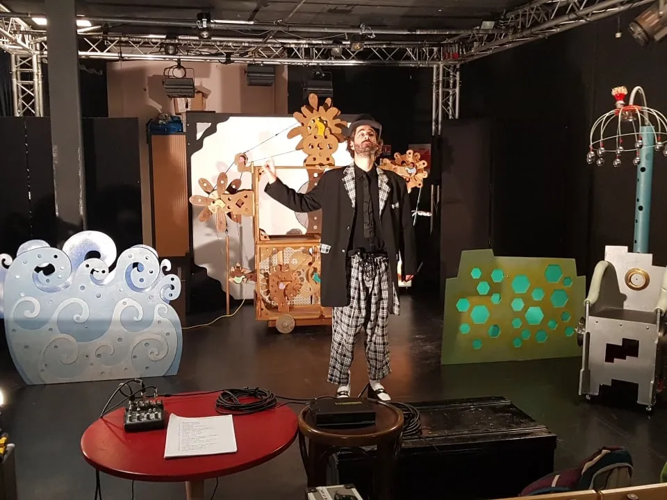 LE THÉÂTRE DE LA LUNE