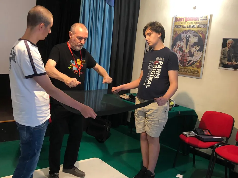 ILLUSIONNISTE PRESTIDIGITATEUR CECCHINI