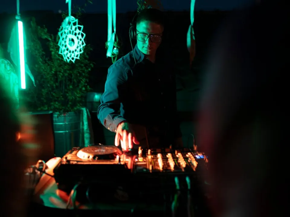 CALLAHAN DJ SUR MESURE SONORISATION ÉCLAIRAGE