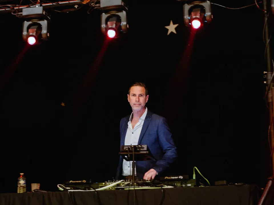 DJ NICOLAS GARNIER - DJ ANIMATEUR MARIAGE, ANNIVERSAIRE, BAPTÊME, SOIRÉE PRIVÉE, SÉMINAIRE