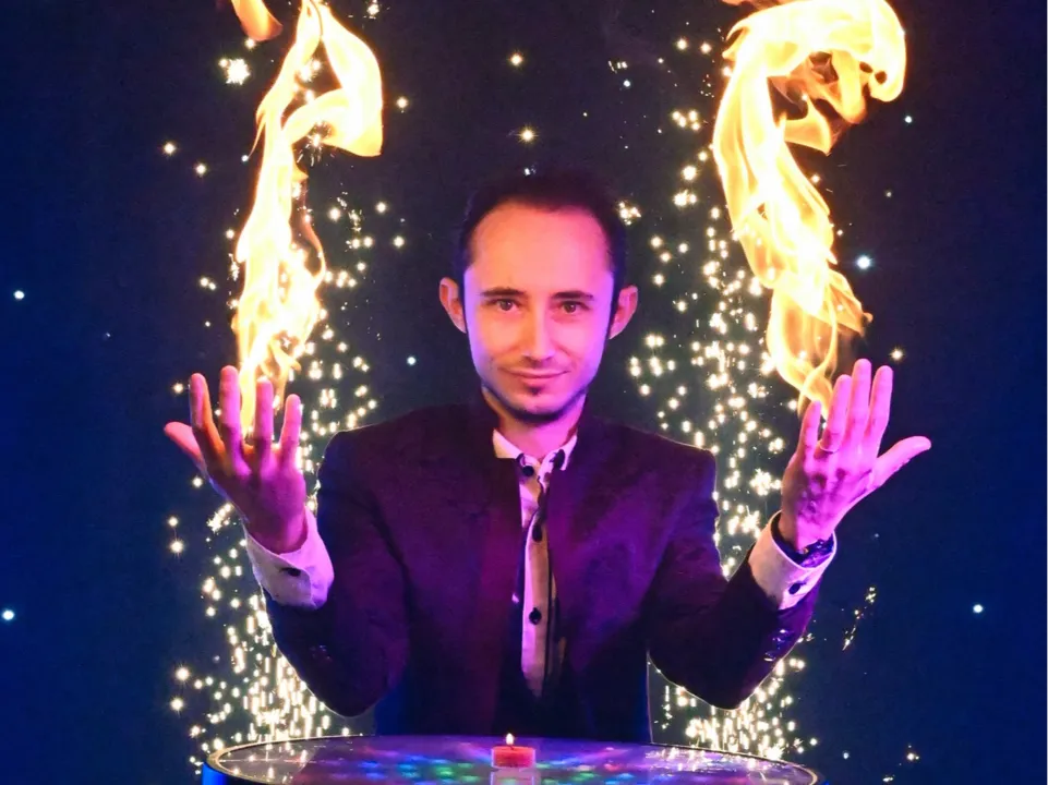 Astro magicien mentaliste hypnotiseur