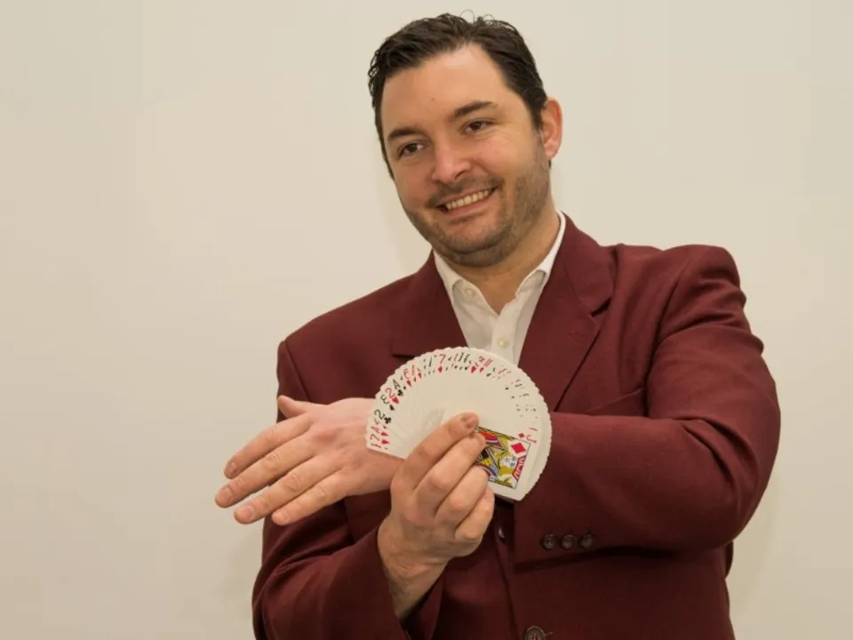 " FABLEMAGIQUE : MAGICIEN CLOSE UP, SALON, SCÈNE, SCULPTURE SUR BALLONS EN FRANCE"