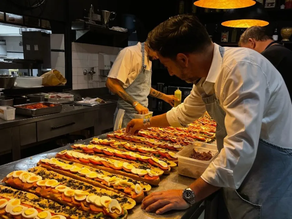 SARL LES MOULINS, RESTAURANT SERVELLA