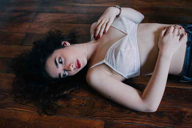 ISABELLE MAUREL, VIDÉASTE ET PHOTOGRAPHE