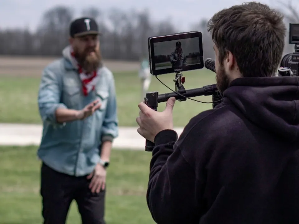 BURGER EYES PRODUCTION