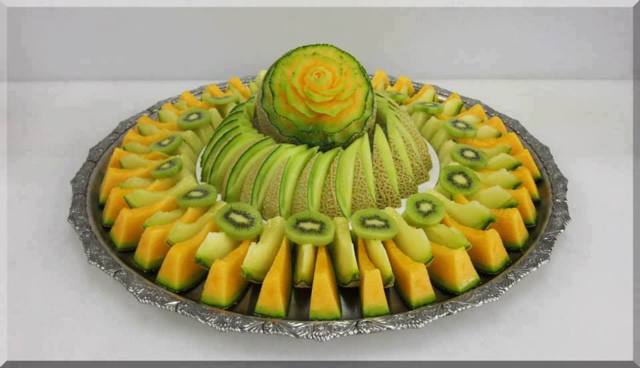 LES PIEDS SOUS LA TABLE 65