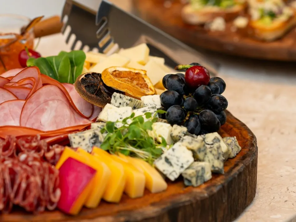 LA POULE AUX MAINS D'OR