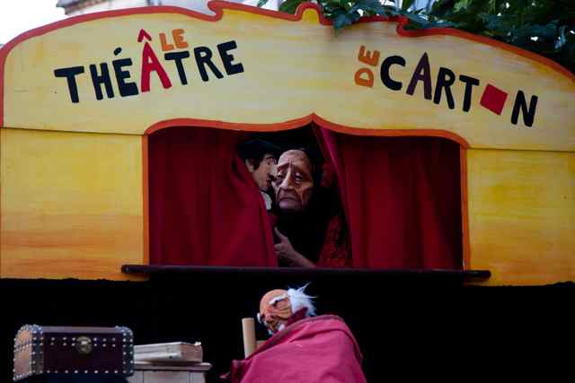 THEATRE DE CARTON